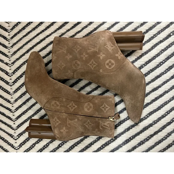 NWOT Louis Vuitton Suede Leather Silhouette Ankle Boot - Marron Women Size 7.5 - Picture 2 of 5